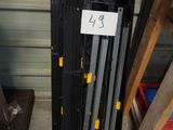plein d'outils qui traînent par terre dans le garage