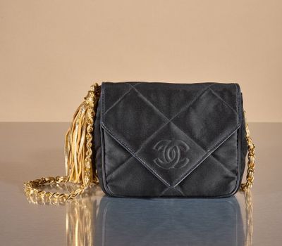 chanel black quilted leather flap bag with gold chain strap