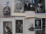 plusieurs vieilles photos en noir et blanc représentant des hommes en uniforme militaire