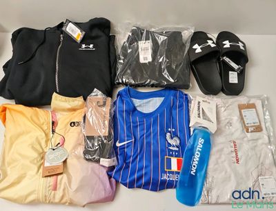 many items that are sitting on a table together