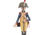 figurine représentant un soldat en uniforme, avec une plume rouge sur la tête