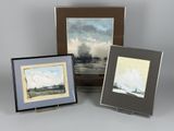 trois tableaux encadrés représentant un paysage avec un ciel et des nuages en arrière-plan