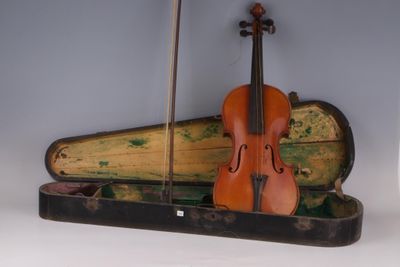 VIOLON d'étude et son archet. Long: 37 cm En l'état