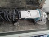 une photo d'une machine sur laquelle figure un numéro