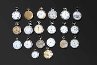 Vingt montres fin XIXe/début XXe siècle, argent et métal - E…