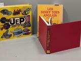 deux livres posés l'un à côté de l'autre sur une table