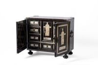 Cabinet en placage d'ébène et d'os gravé, bois noirci, repos… (photo 4)