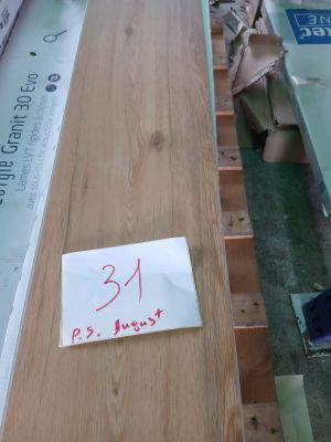une pancarte posée sur une table sur laquelle on peut lire « 24 p's always »