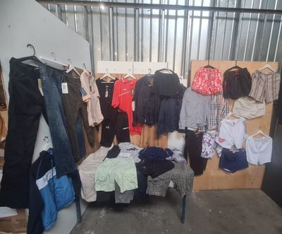 Lot de 33 vtements homme ? Diffrentes tailles