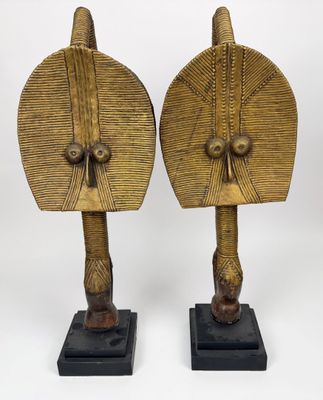 paire de figurines africaines en laiton représentant un homme et une femme
