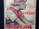 une vieille affiche représentant une femme à vélo sur fond noir