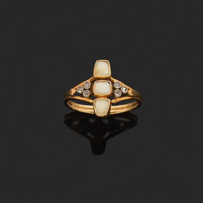 une bague en oplite et diamants