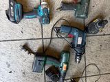 several tools that are laying on the floor together