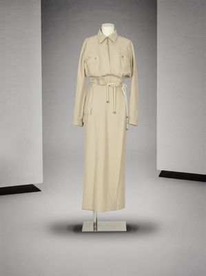 une image d'une robe sur un mannequin