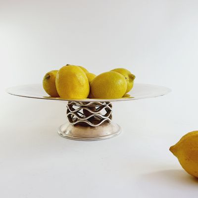 a plate with lemons on it next to a bowl of lemons