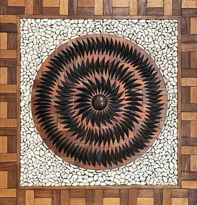 photo - mosaïque en forme de tournesol sur un parquet, par John Gressler