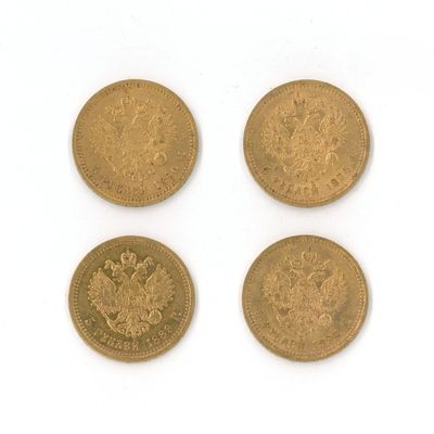 three gold sovereigns, one of which has a crown and the other of which is an eagle