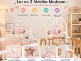 une photo d'un lit de bébé sur lequel se trouvent plein d'objets