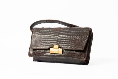 sac à main en cuir d'alligator marron avec fermoir doré