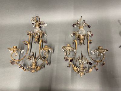 paire d'appliques murales anciennes en laiton rehaussées de cristaux