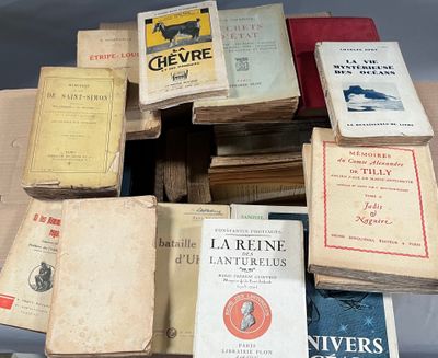 a lot of books on the table together on the table