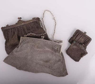 a purse and a pair of gloves sitting on a table