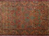 un tapis rouge et vert orné d'un motif en médaillon