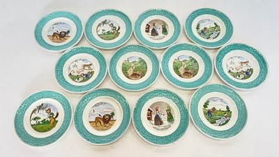 douze assiettes bleues et blanches ornées d'animaux