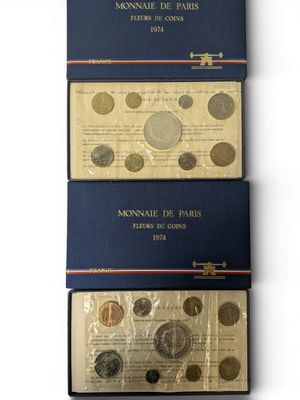 DEUX COFFRETS de la MONNAIE DE PARIS, série de pièces françaises fleur