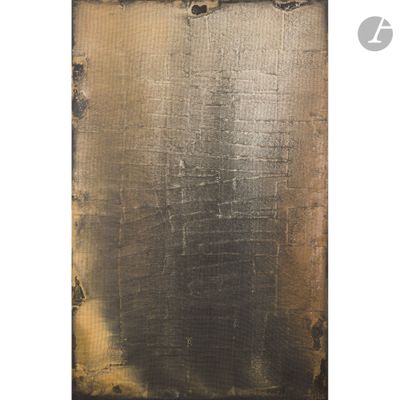 a picture of a metal plate with a hole in it
