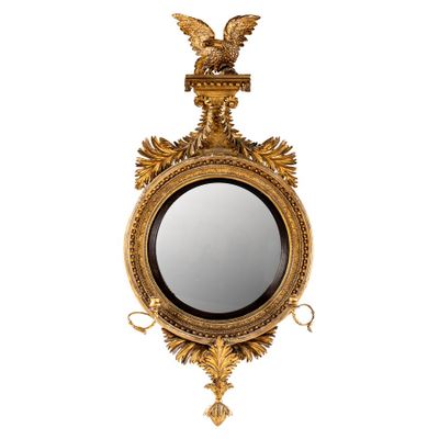 une image représentant un miroir doré orné d'un aigle