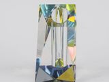 une image représentant un trophée en verre orné d'une horloge