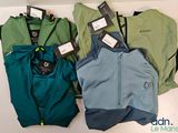 trois paires de vestes de course pour homme, encore étiquetées