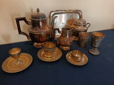 FOLLE ENCHERES : Service à café en métal argenté décor de go… - Photo 1