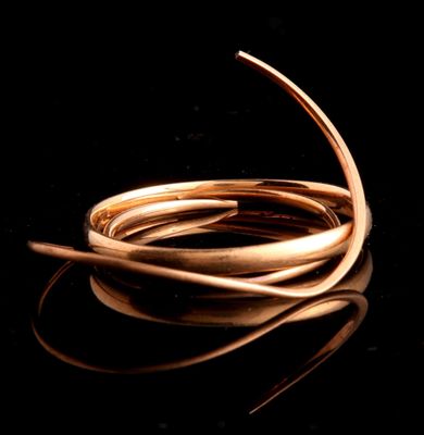 Réunion de trois alliances en or jaune 18 carats