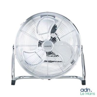 une image représentant un ventilateur blanc posé sur un support métallique