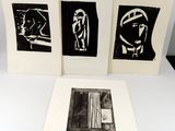trois tirages en noir et blanc posés sur une table blanche