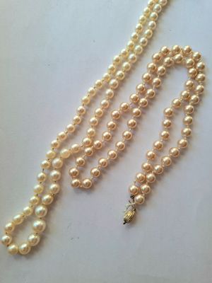 Colliers de perles de culture en chute orné d'un fermoir et …