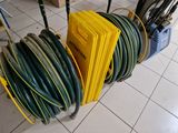 many hoses that are on a cart in the room