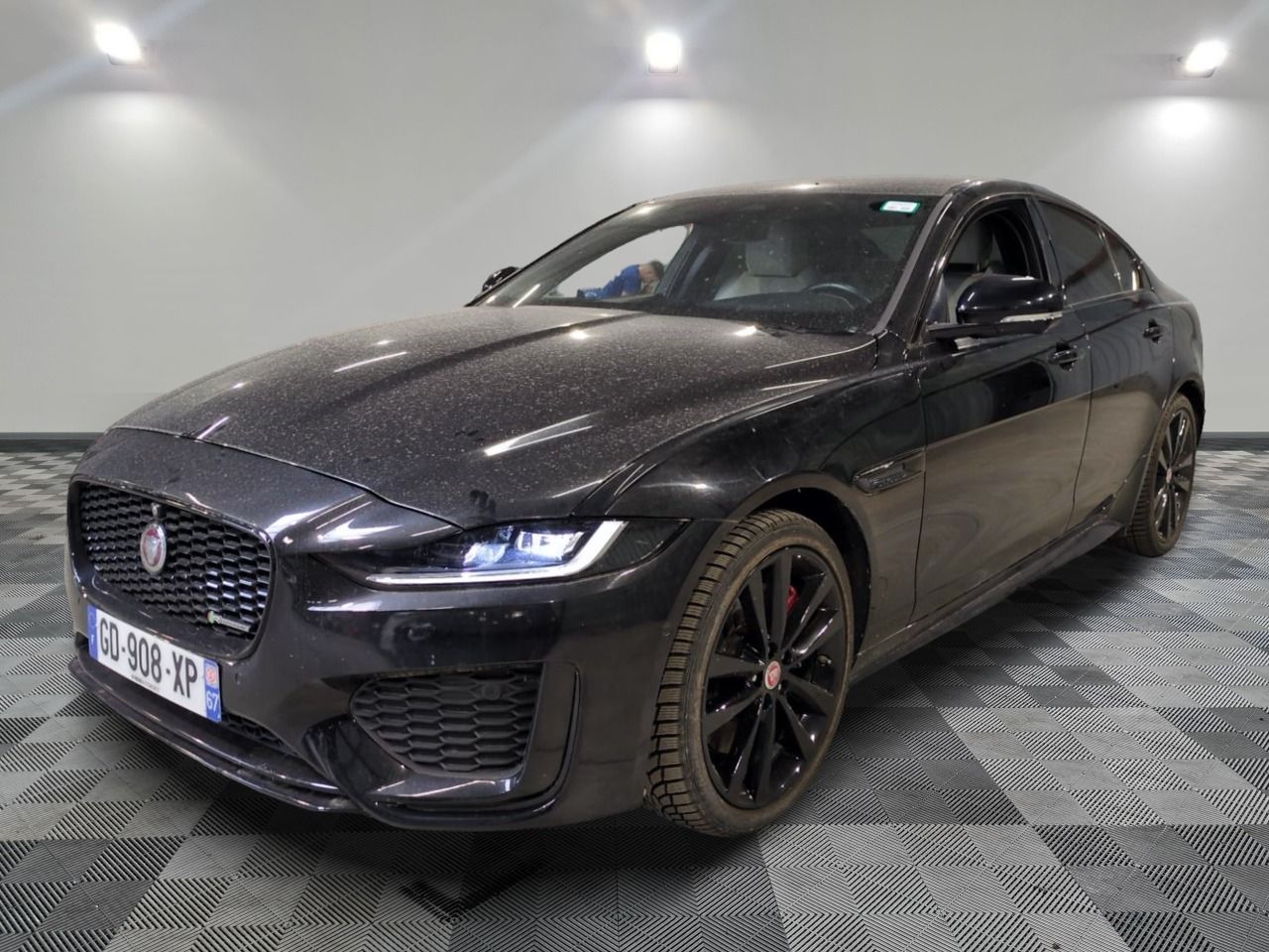 Jaguar XE D200 MHEV AWD R-Dynamic Black - État à vérifier