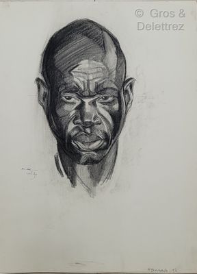 dessin au fusain représentant le visage d'un homme sur une feuille de papier