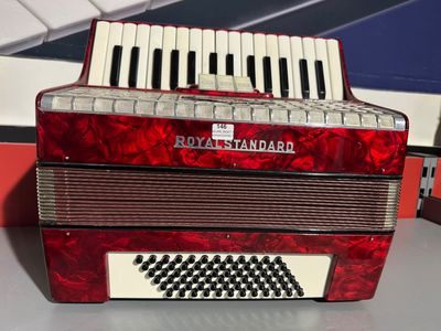 Accordéon d'occasion touches piano ROYAL STANDARD. - Photo 1