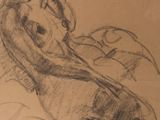 dessin représentant un homme assis sur un lit, la tête posée sur un oreiller