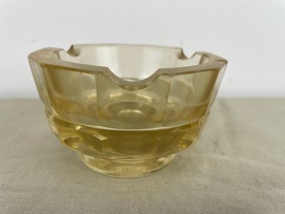 DAUM: cendrier en cristal jaune à pans coupés-H: 10 cm