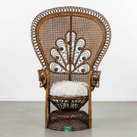 Une grande « chaise Emmanuelle » ou « chaise Peacock » en ro… (photo 2)