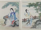 deux photos d'une femme assise sur un banc