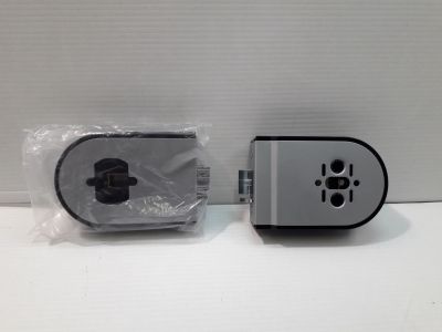 two plugs that are sitting next to each other on a table