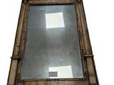 une image représentant un miroir posé sur un pied, sur fond blanc