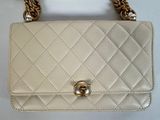 chanel white quilted leather handbag with gold chain strap