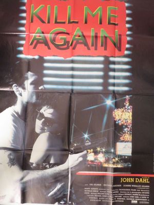une vieille affiche de cinéma du film « Kill Me Again Again », avec John Dahl